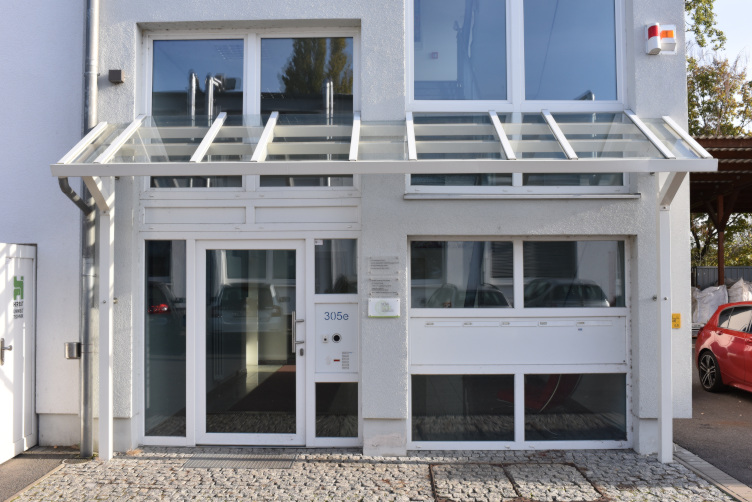 Eingang Gebäude E